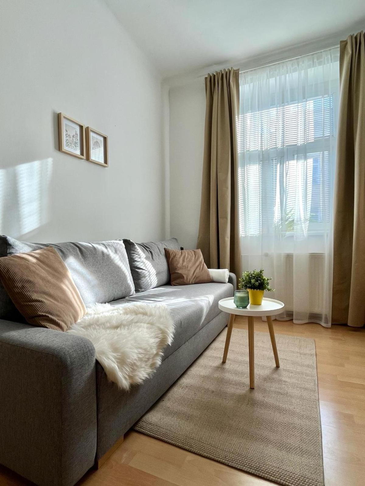 Apartment Caroline - Old Town Bratislava Dış mekan fotoğraf