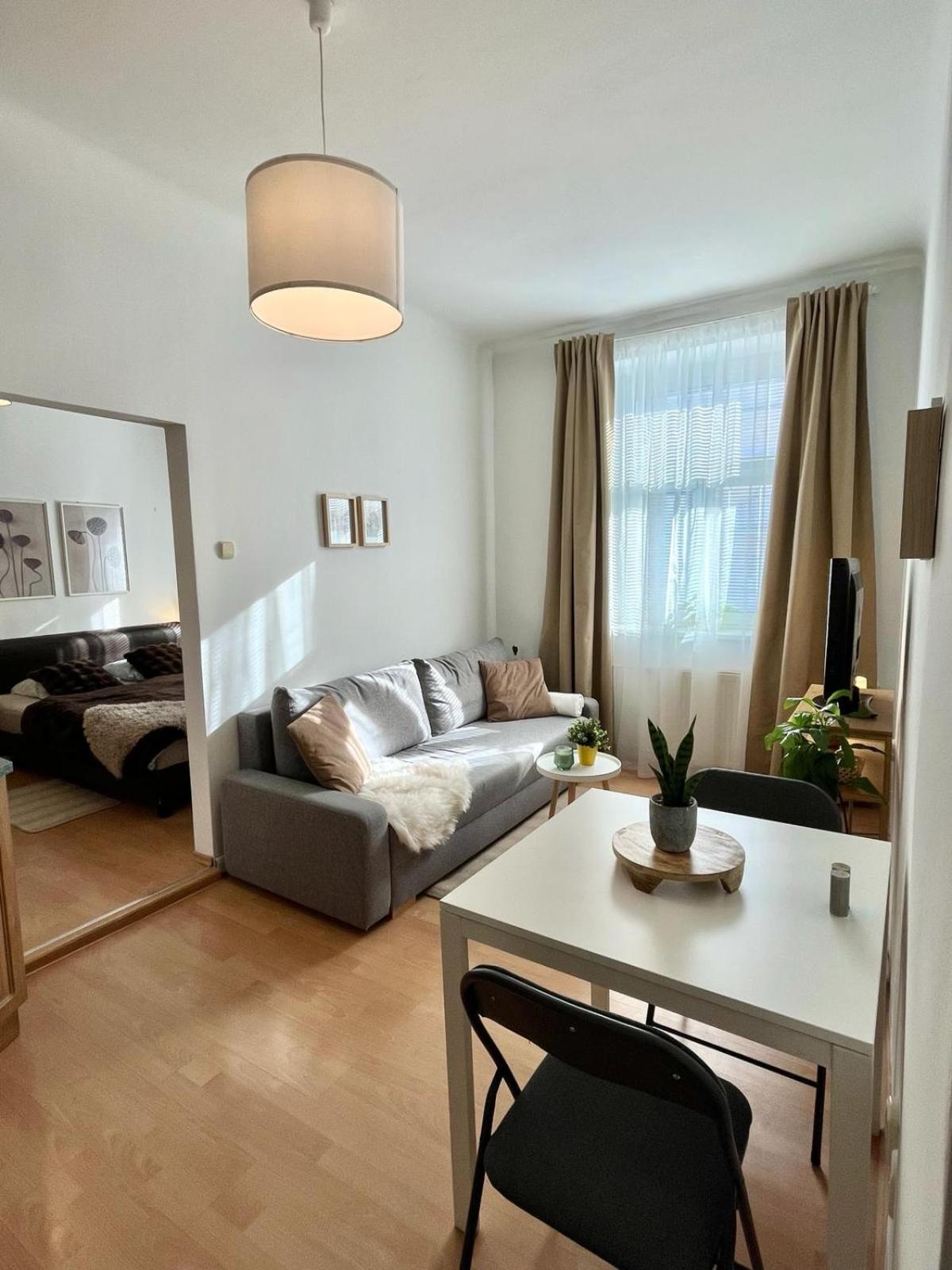 Apartment Caroline - Old Town, Ac Bratislava Dış mekan fotoğraf
